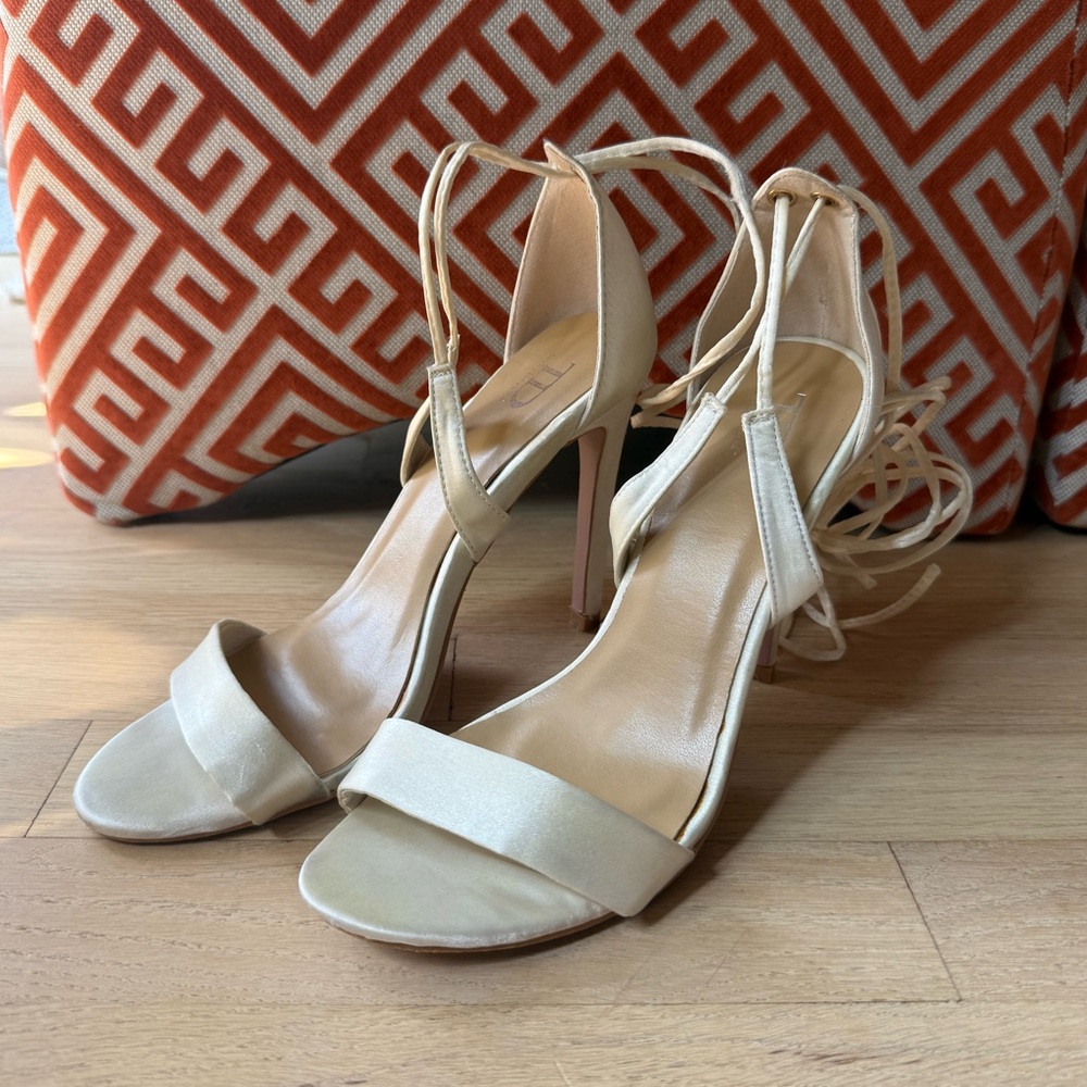 True Decadence White/Ivory Satin Ankle Tie Lace Up Heels Size US 7